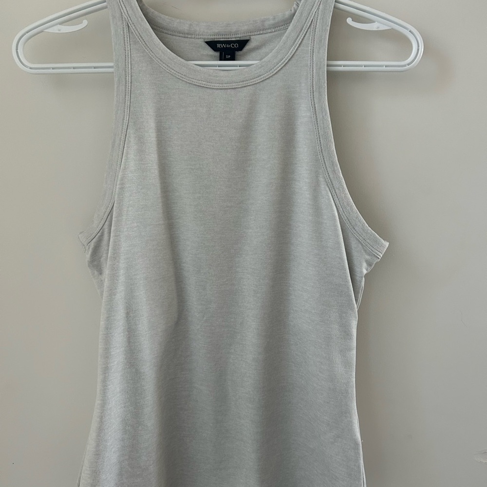 RW&CO. Light Gray Women's Tank Top
